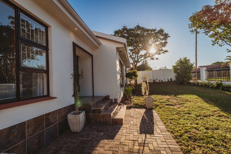 7 Bedroom Property for Sale in Loerie Park Western Cape